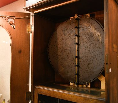 Symphonion à monnayeur, boîte à musique verticale...