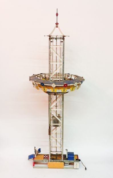 MECCANO
Pivoting tower
Meccano featuring...