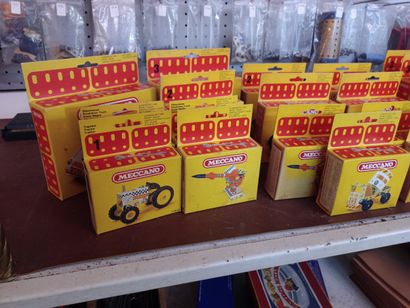 MECCANO
Set of 32 boxes for building various...