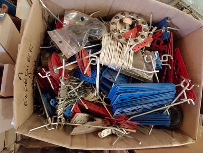 MECCANO
Réunion de pièces détachées comprenant...