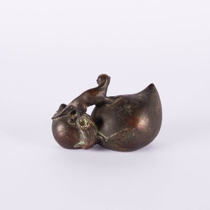 CHINE, 
Rince pinceaux en bronze à décor...