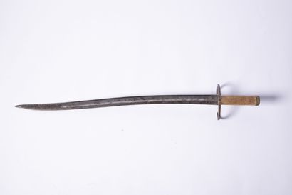Curieux sabre à manche en bois et lame acier...