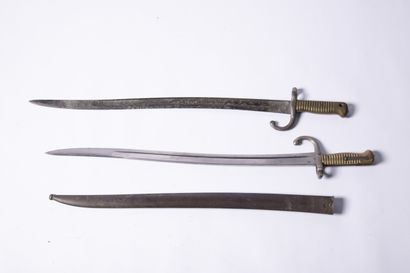 Deux baïonnettes sabres Chassepot modèle...