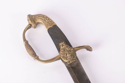 Sabre d’officier d’état-major. 
Poignée en...