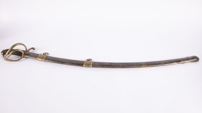 Sabre d’officier de cavalerie légère. 
Poignée...