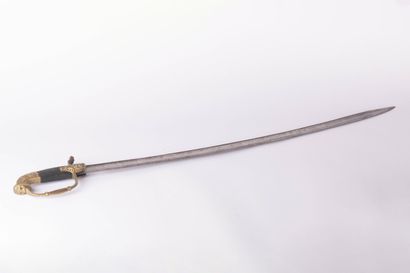 Sabre d’officier d’état-major. 
Poignée en...