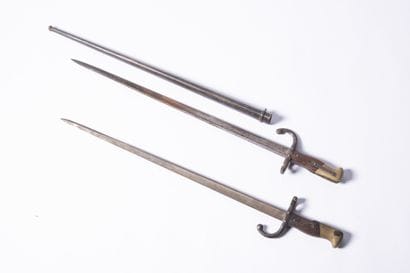 Deux baïonnettes modèle 1874, marquées 