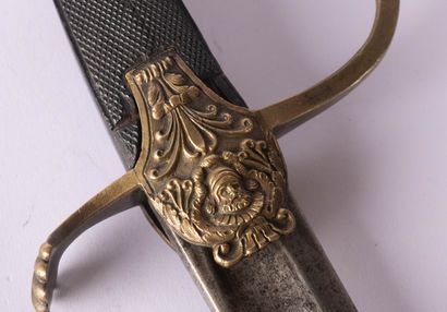 Sabre d’officier d’état-major. 
Poignée en...