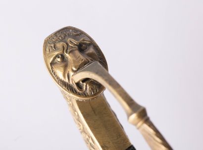 Sabre d’officier d’état-major. 
Poignée en...