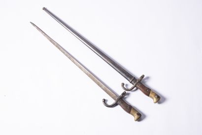 Deux baïonnettes modèle 1874, marquées 