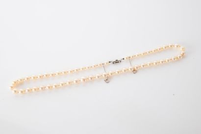 Necklace of falling white cultured pearls,...