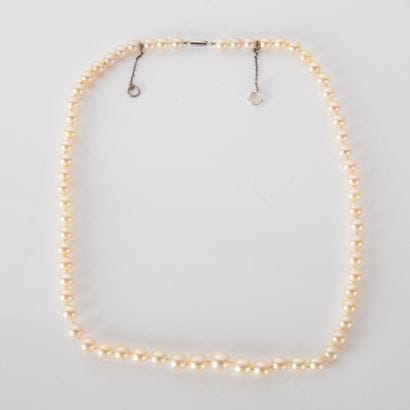 Necklace of falling white cultured pearls,...