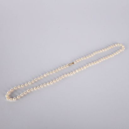 Freshwater cultured pearl necklace
18 K (750°/00...