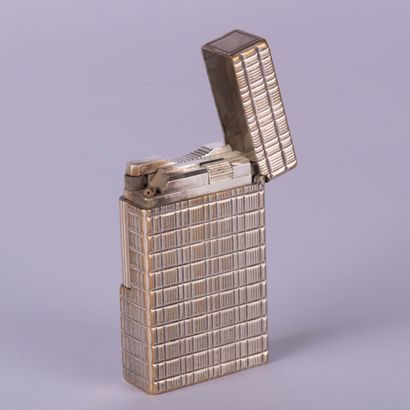 ST DUPONT
Briquet en métal argenté
(Usur...