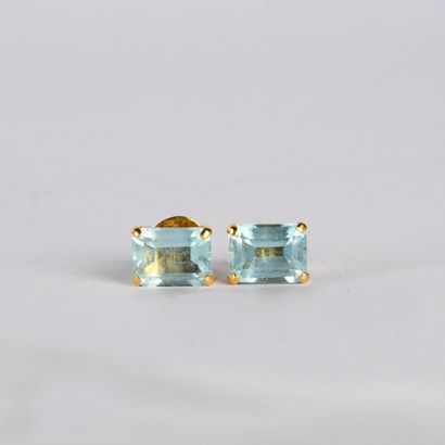 Pair of earrings in 18K (750°/00 ) yellow...