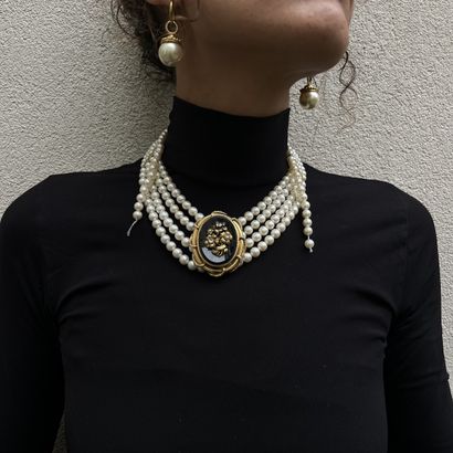 Necklace composed of 5 rows of white cultured...