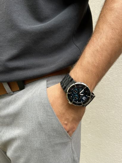 CHAUMET
Montre Class one XXL noir
Fond trois...