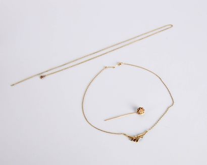 Lot in 18 K (750°/00 ) gold consisting of...