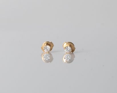 Pair of ear studs in yellow gold
18K (750°/00...