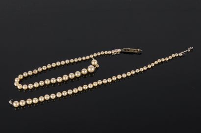 Necklace of cultured pearls
(Diameter 3.8...