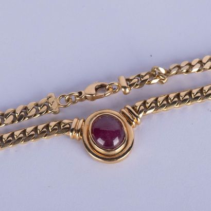Gourmet link necklace centered on an oval...