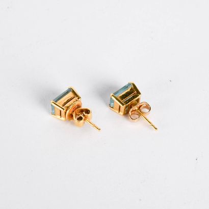 Pair of earrings in 18K (750°/00 ) yellow...