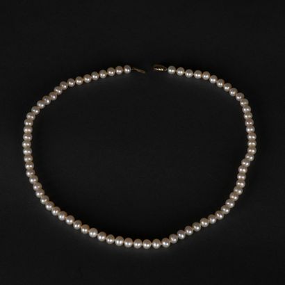 Cultured pearl necklace with clasp in 18K...