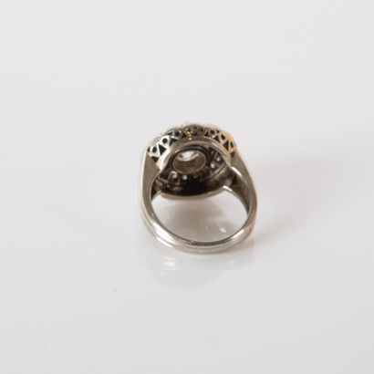 Rosette ring, set in platinum and
18 K (750°/00...