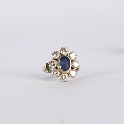 Daisy ring in 18K (750°/00 ) white gold set...