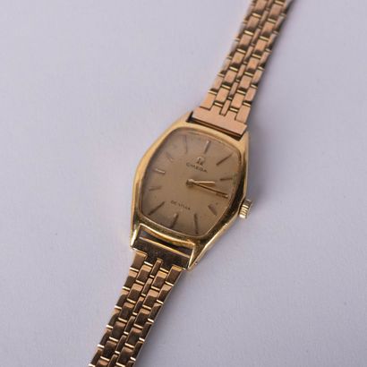 De la maison Omega bracelet montre de dame...