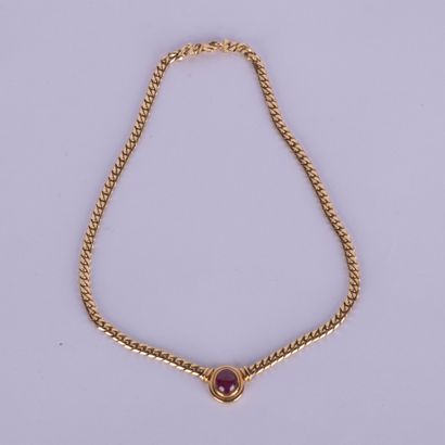 Gourmet link necklace centered on an oval...