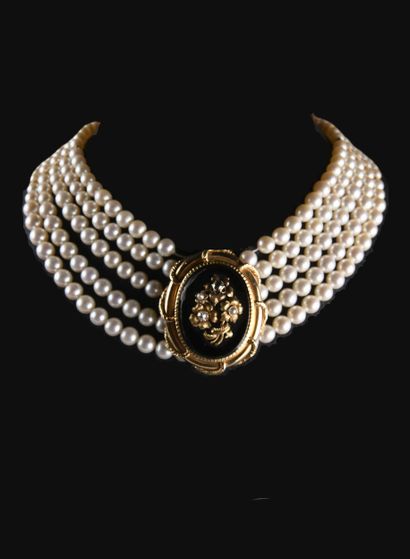 Necklace composed of 5 rows of white cultured...