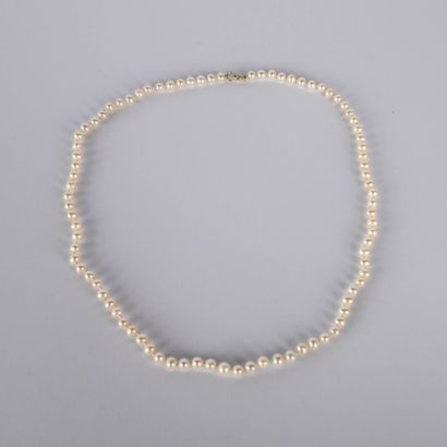 Freshwater cultured pearl necklace
18 K (750°/00...