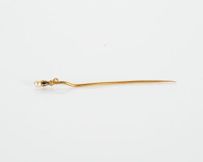 18 K (750°/00) yellow gold pin holding a...