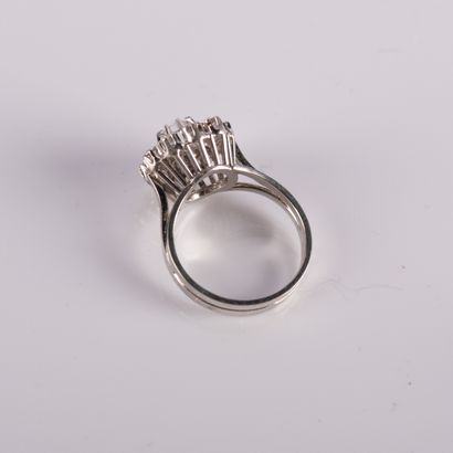 Bague marguerite pavée de diamants taille...