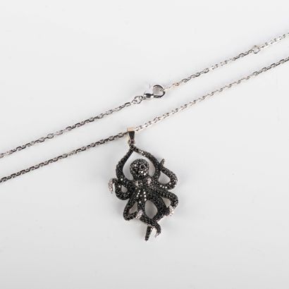 KORLOFF
Magnifique collier en or gris: important...