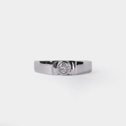 Bague solitaire moderne sertie d’un diamant...