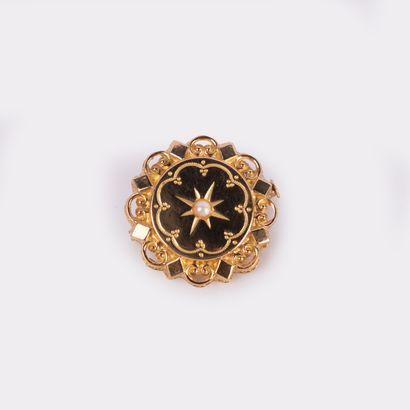 Late 19th century round brooch centered with...