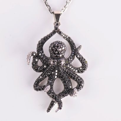 KORLOFF
Magnifique collier en or gris: important...