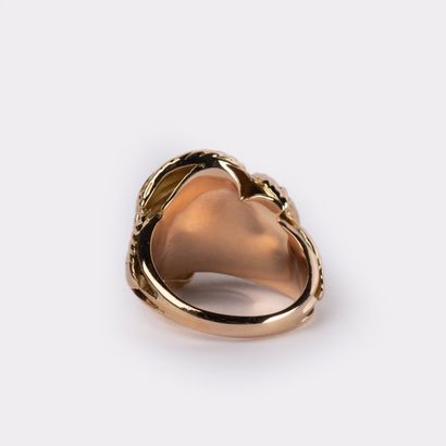 Importante bague à décor de feuilles entrelacées,...