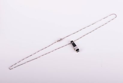 KORLOFF
Collier en or gris: pendentif émaillé...