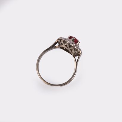 Daisy ring in 18K (750°/00) white gold set...