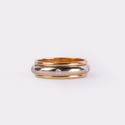 Bague composée de deux anneaux dont l’un...