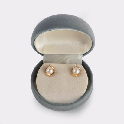 Pair of 18K (750°/00) yellow gold earrings...