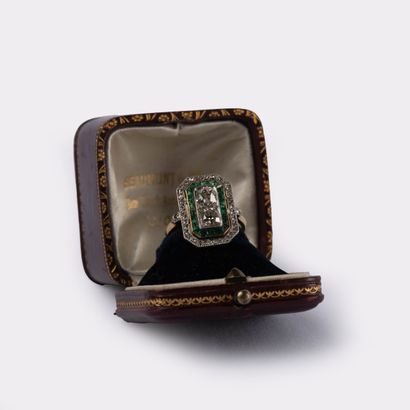 Bague en or jaune et gris 18 K (750°/00 )sertie...