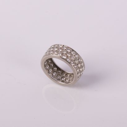 Lovely platinum ring (950°/00) set with 3...