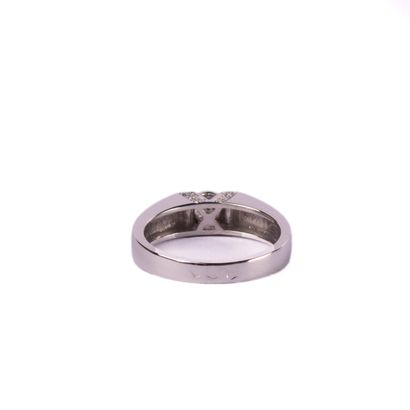 Bague solitaire moderne sertie d’un diamant...