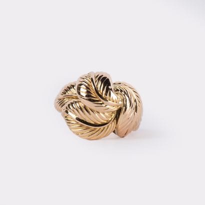 Importante bague à décor de feuilles entrelacées,...