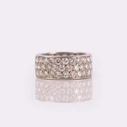 Lovely platinum ring (950°/00) set with 3...