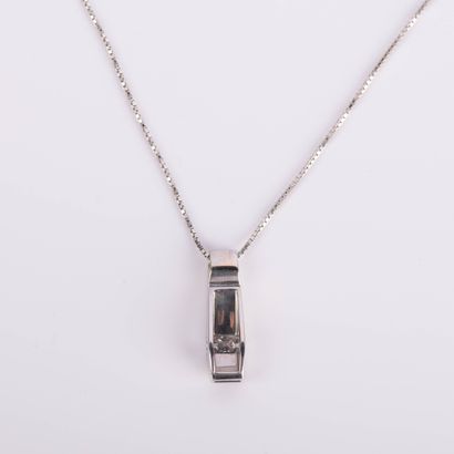 KORLOFF
Collier en or gris: pendentif émaillé...